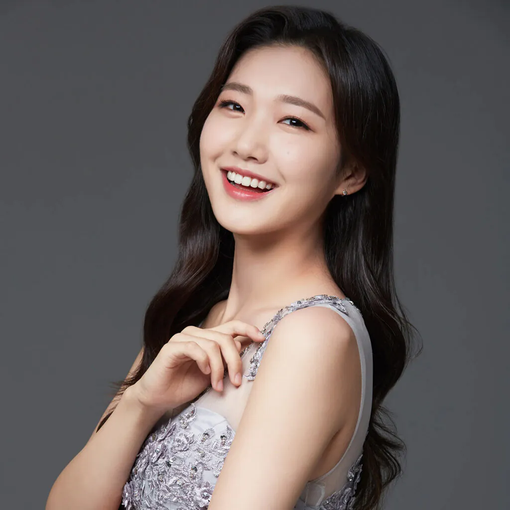 Headshot of smiling girl